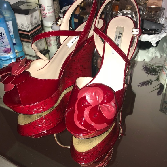 L.K. Bennett London pin-raspberry patent wedges - Picture 4 of 8